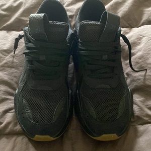 Mens Puma RS-X men’s size 10. All Black with gum sole.